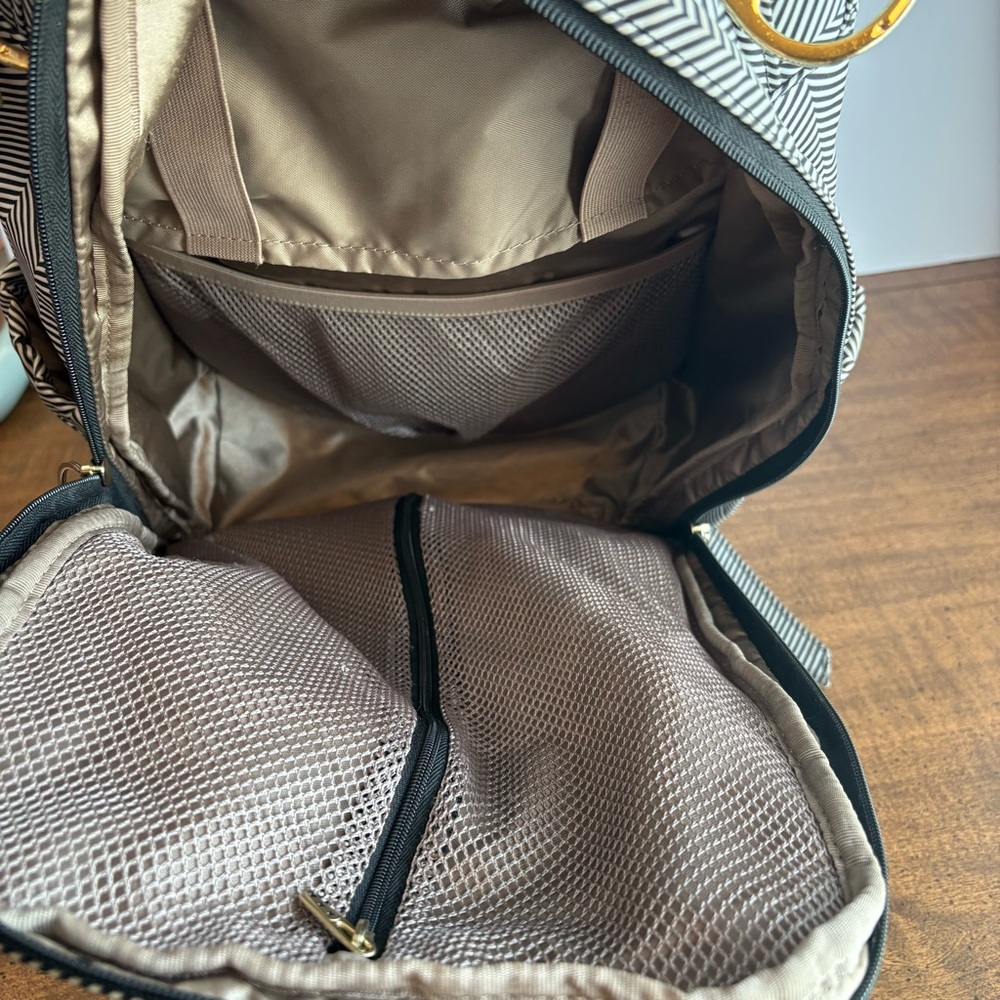 Ju-Ju-Be Be Right Back Diaper Bag black & white striped with gold hardware - Picture 11 of 13